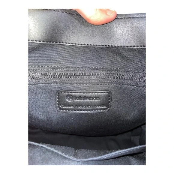 Lululemon Cactus Leather Shoulder Bag 8L Black With Gold Hardware & Dust Bag - Picture 14 of 16